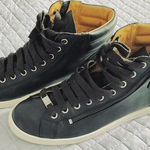 UGG men shoes/ black/ size 11